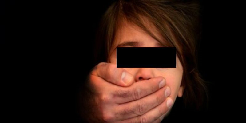 Los padres de la menor sorprendieron al responsable en el acto y le dieron una paliza, a la que luego se sumaron varios vecinos.