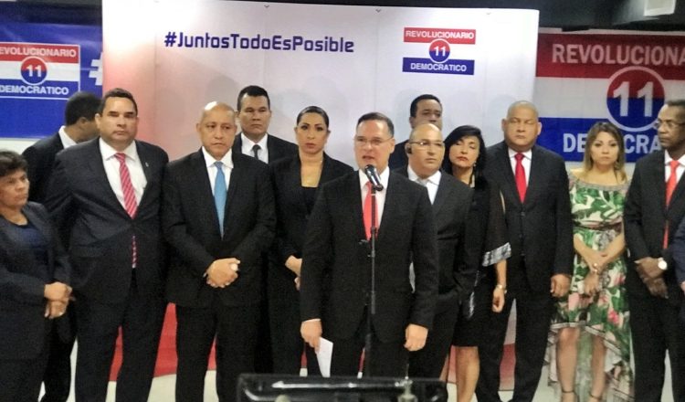Rodeado de miembros del CEN del PRD, el diputado Pedro Miguel González pidió la alianza con CD.