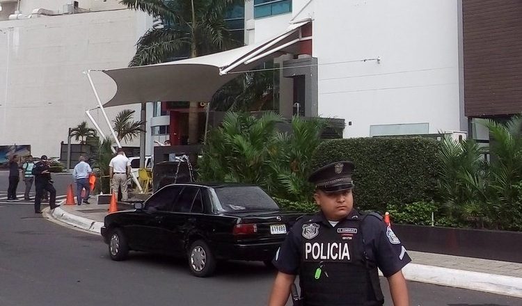 El hecho violento se dio en una cafetería, a media mañana, y con la presencia de varios comensales.