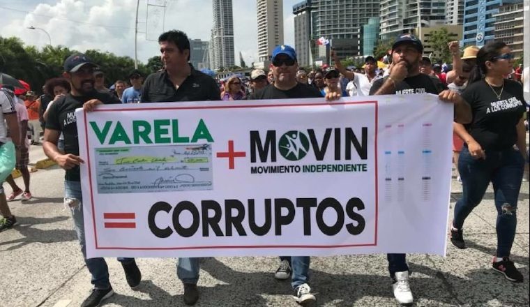 "La mejor pancarta de la marcha", así calificaron a esta imagen. /Foto Twitter / @FernandoCorreaJ