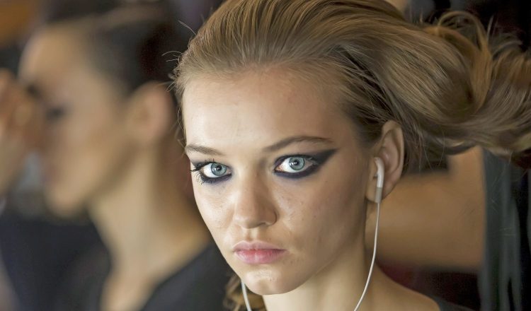 Un estudio indica que solo un 35 % de los usuarios de Internet descargan música "pirata". /Foto EFE