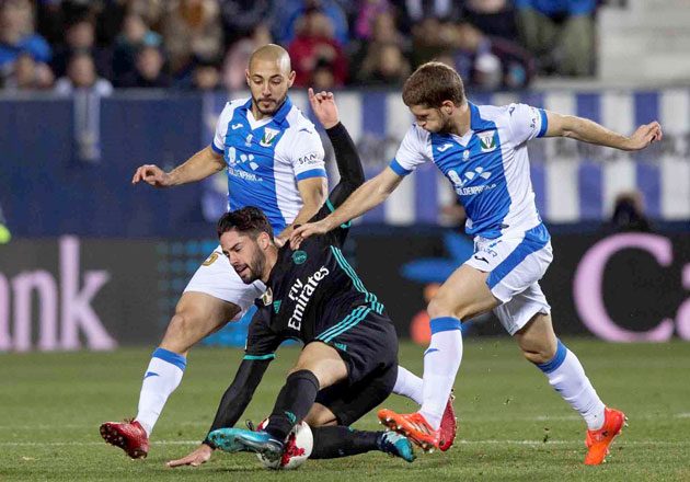 Isco (c) entró en el segundo tiempo. Foto EFE