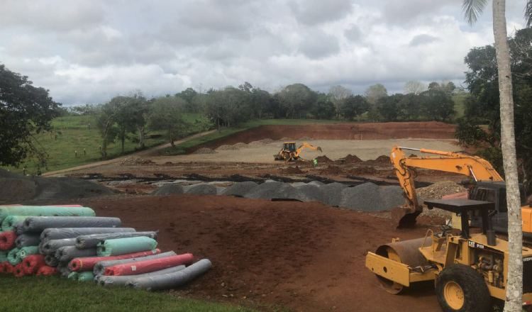 Trabajos de construcción de la cancha del CAI. /Foto Cortesía