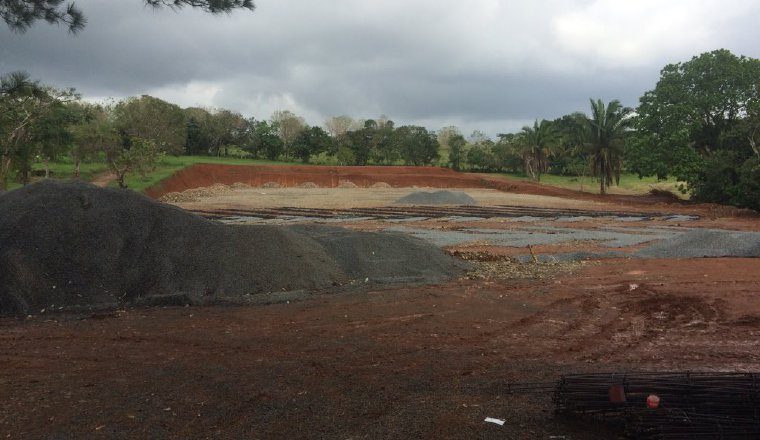 Se construye la cancha del CAI. /Foto Cortesía