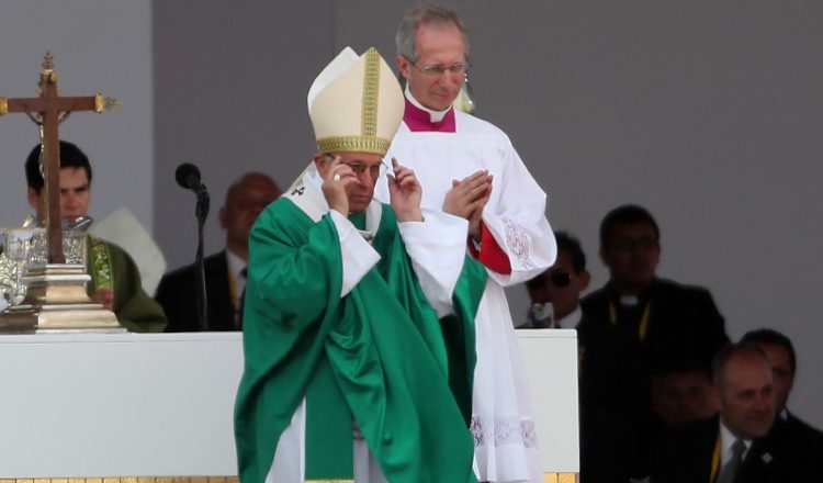 El papa Francisco en su última misa en territorio peruano, en la base aérea de Las Palmas en Lima. /Foto EFE
