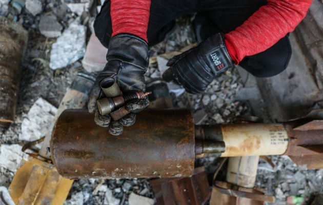 Dispositivo explosivo difusor de gas que se utilizó. Foto: EFE 