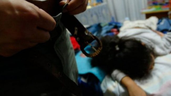 El agresor había criado a ambas niñas / Ilustración.