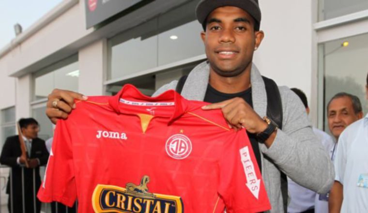 "El Halconcito"  ha tenido una exitosa carrera en el fútbol peruano, luego de jugar dos años con el  Juan Aurich.