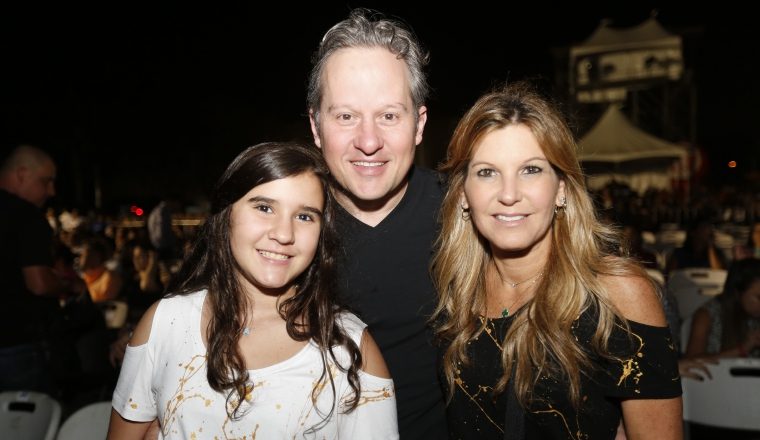 2.  Amanda Motta, Ricardo Motta y Mona Motta.