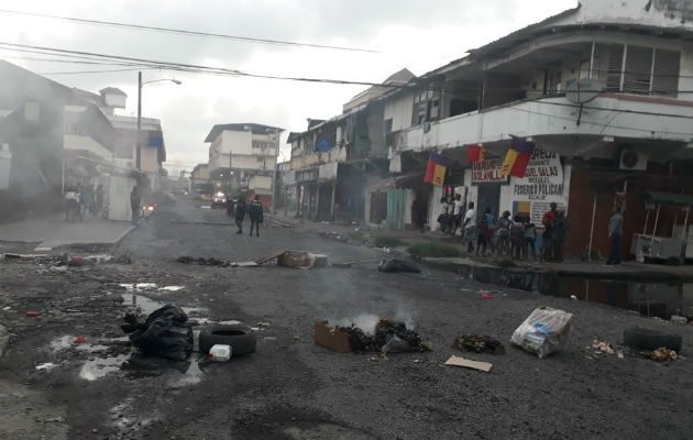 Los vecinos protestaron en la calle. Foto: Diómedes Sánchez.