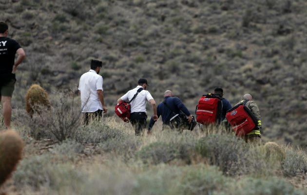 Los sobrevivientes fueron trasladados por aire a un hospital de Las Vegas, informó el jefe de la policía. FOTO/AP