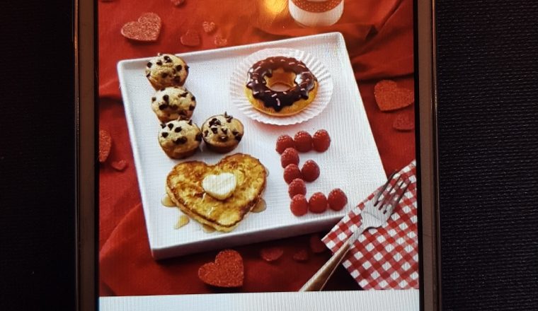 Algunas "apps" te ofrecen la opción de decorar tus fotografías. /Foto: EFE