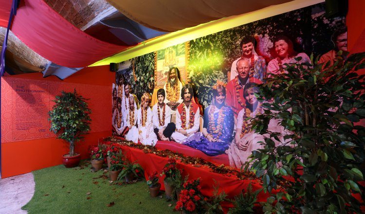 La exhibición incluye múltiples fotografías. /Foto EFE