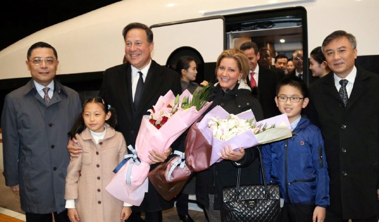 La Presidencia no ahondó en detalles sobre cuál es el destino del mandatario y su familia. /Foto Archivo