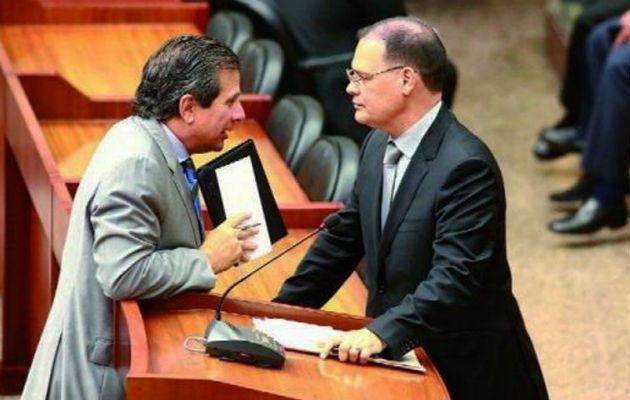 Diputados apelan por un puesto extra de honor al Gobierno.