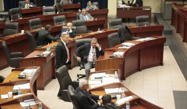 Se espera que en el orden del día del lunes se incluya  votación para escoger la nueva comisión. 