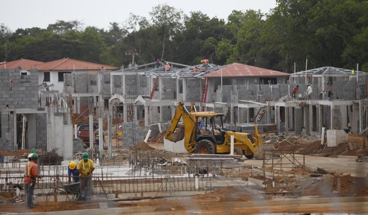 De acuerdo con la Cámara Panameña de la Construcción (Capac), de 2015 a junio de 2017, el costo de las viviendas aumentó 20% en las distintas áreas de la metrópolis. /Foto Archivo