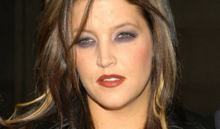 Presley mezclaba alcohol y pastillas. 