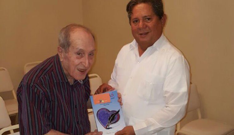Tony Fergo y el doctor Vicente Moreno. /Foto Cortesía