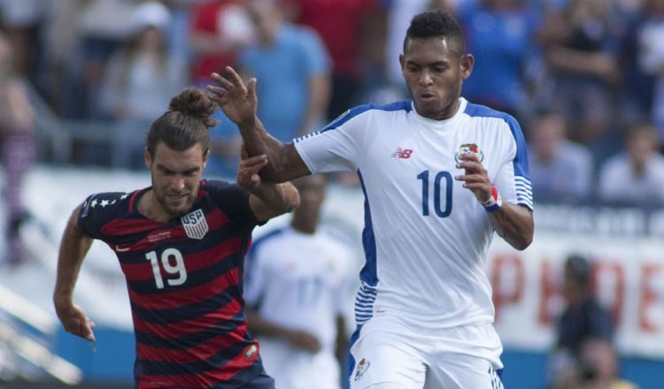 Ismael Díaz (dcha.) jugó con la Selección Mayor de Fútbol de Panamá en la Copa Oro 2017. En este torneo, marco un gol. /Foto EFE