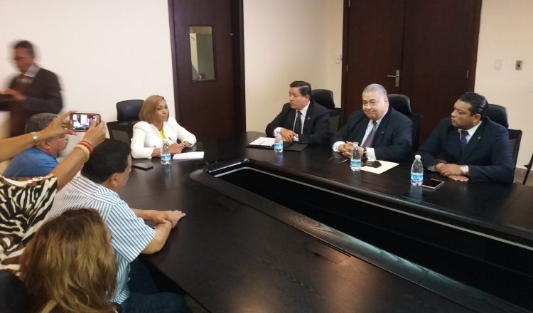El encuentro se llevó a cabo en la presidencia de la Asamblea Nacional de Diputados. Luis Avila
