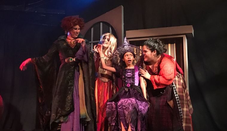 Una escena de la obra infantil 'Abracadabra' en el Teatro ABA. /Foto Cortesía.