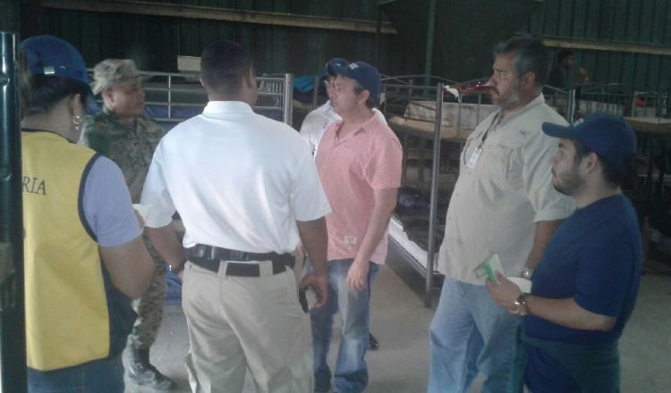 Durante la visita al albergue, los migrantes expresaron sus preocupaciones y dolencias en Panamá. /Foto Cortesía