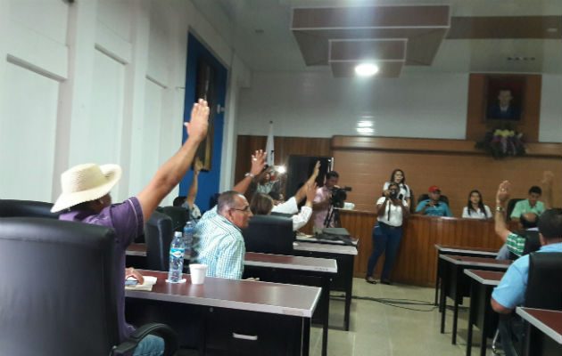 Momento de la votación. Foto: Zenaida Vásquez.