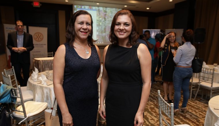 2.  Graciela Delgado y Orlanda Mendieta.