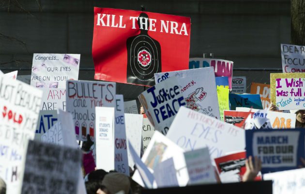 La población pide cambios y la NRA se opone. FOTO/AP
