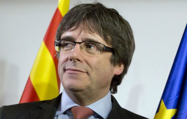 La extradición a España del ex líder catalán Carles Puigdemont se analizará este lunes. 