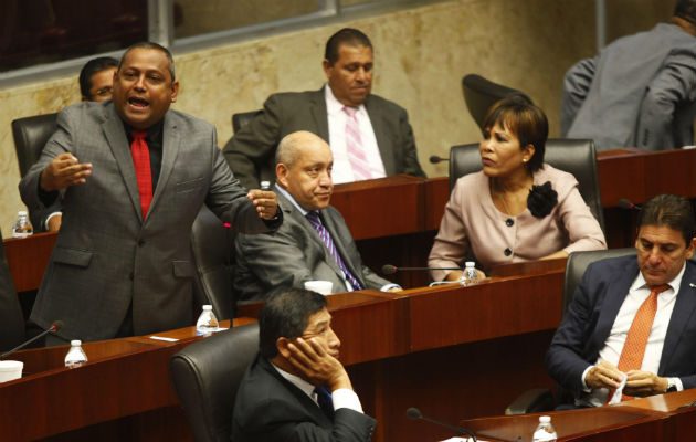 En su intervención, el diputado Raúl Pineda.