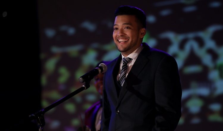 Diego Medina ganó un Escena por su  extraordinaria encarnación del ogro malhumorado en "El Grinch", mejor obra infantil de 2017. Aurelio Herrera Suira