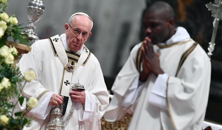 Papa hizo el anuncio durante el lavatorio de los pies. EFE