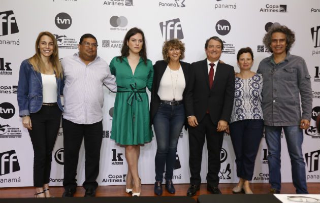 Directivos de la  Fundación IFF Panamá,  directores, productores, el Ministro encargado del MICI (Néstor González) y la actriz Daniela Vega. Foto: Josué Arosemena.
