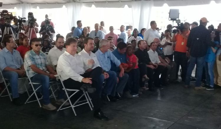 El presidente entregó más apartamentos del proyecto de renovación en Altos de los Lagos. Diómedes Sánchez