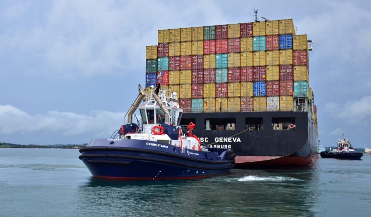 La actividad en el Canal ampliado continúa normalmente. Archivo