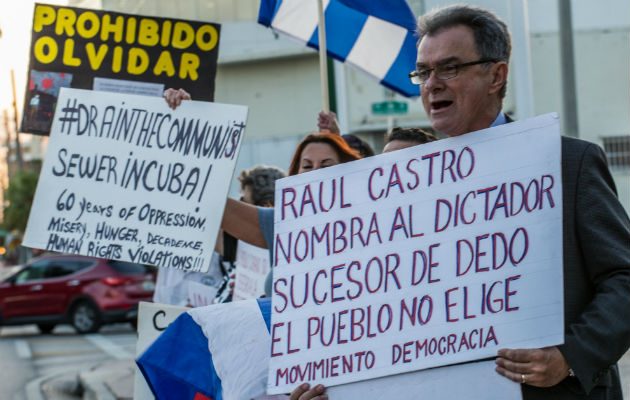 Los exiliados en Miami, critican la nominación a la presidencia de Miguel Díaz-Canel. FOTO/EFE