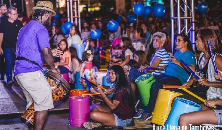 Hay una alegría que comparten los músicos y la concurrencia. Es una fiesta cultural que todos agradecen. Cortesia.
