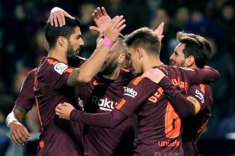 Jugadores del Barcelona festejan. Foto:EFE