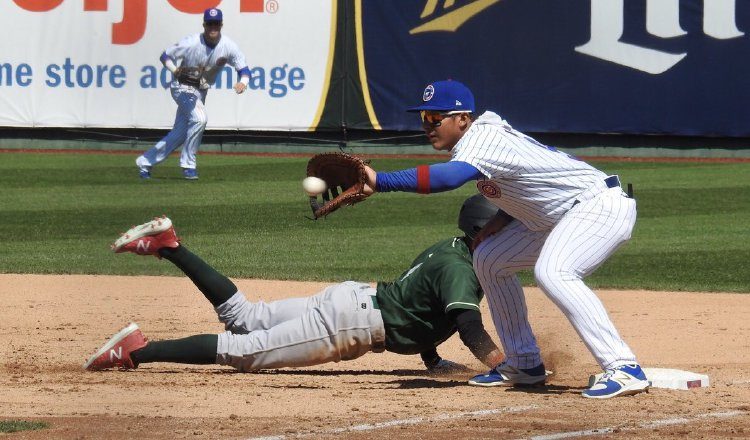 Miguel Amaya ha jugado algunos partidos en la primera base. Twitter