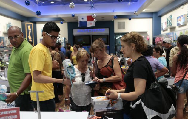 Migración advierte que cancelará más permisos de residencia a extranjeros.