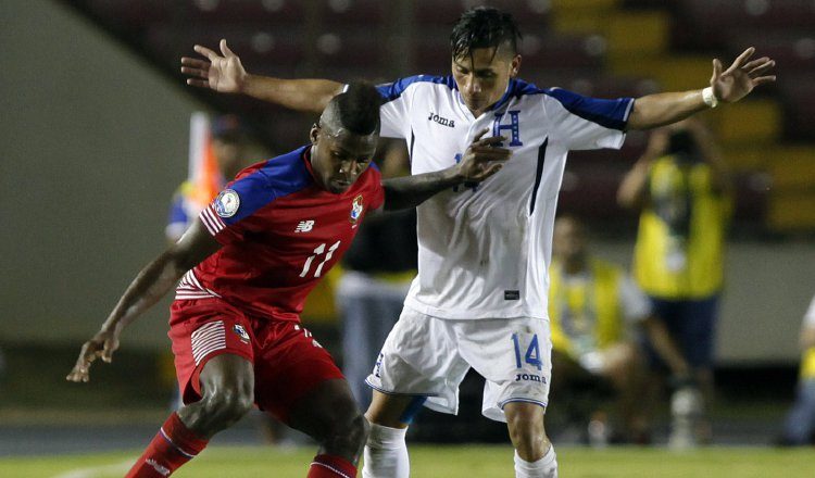 Armando Cooper es una de las piezas de confianza para el estratega colombiano Hernán Darío "El Bolillo" Gómez. /Foto EFE