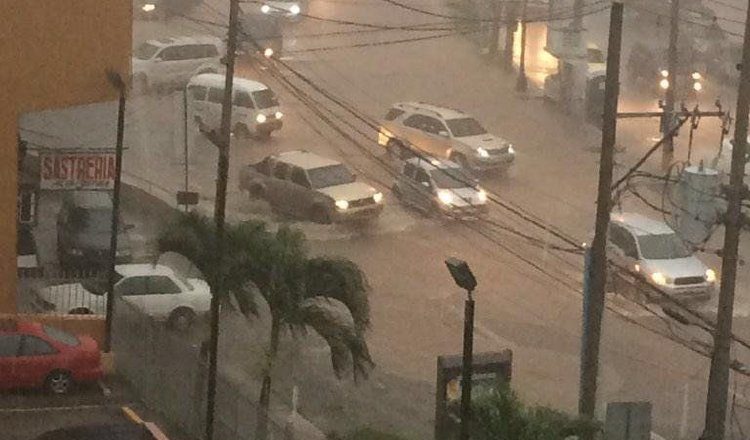 Inundación en vía España Cortesía