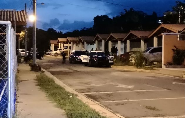 La policía, les estaba dando seguimiento. Foto: Raimundo Rivera 