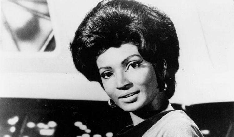 En su papel de 'Uhura'. 