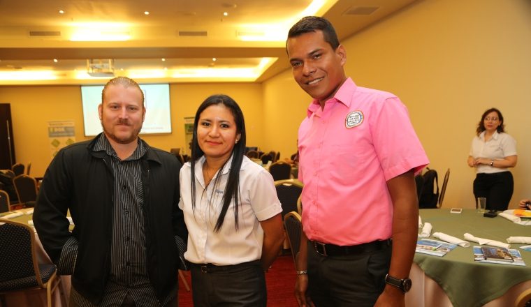 2.  Javier Carrión, Yoira Rodríguez y Roberto Caballero.