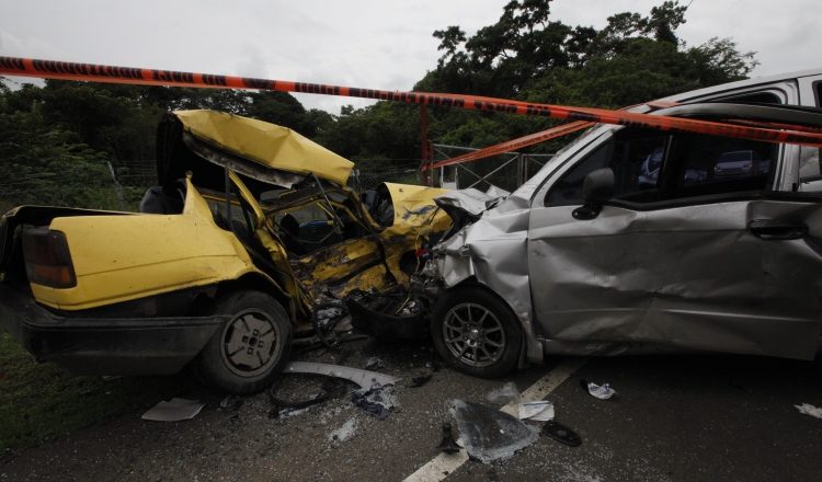 Otro accidente de tránsito que dejó víctimas fatales en una colisión entre dos vehículos.
