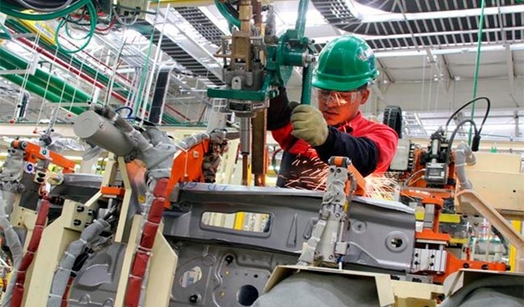 La actividad industrial cayó 3.7% en marzo pasado EFE