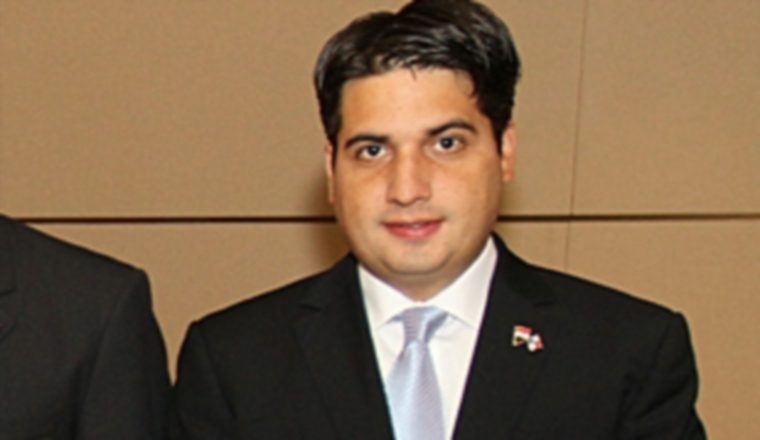 Raúl  Sandoval, 6 mil dólares